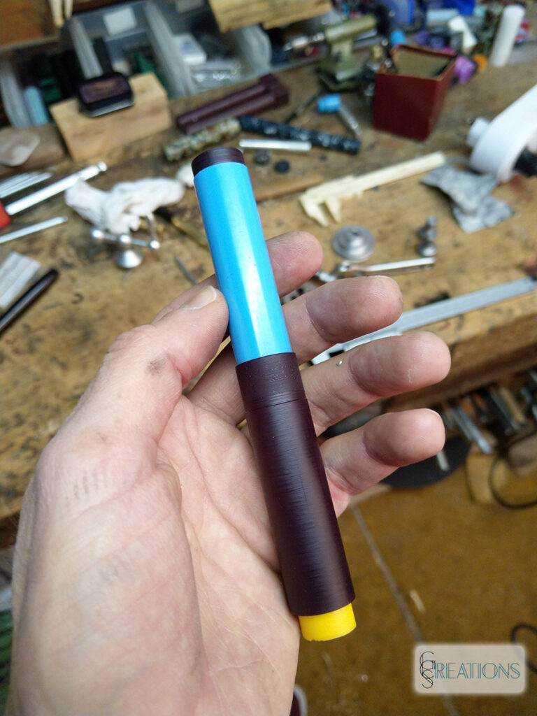 Roughly shaped fountain pen